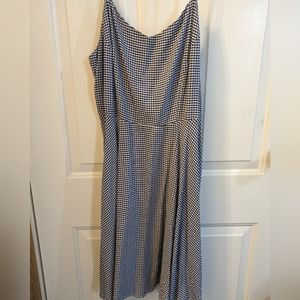 Gingham pocket sundress with slight v neck line.